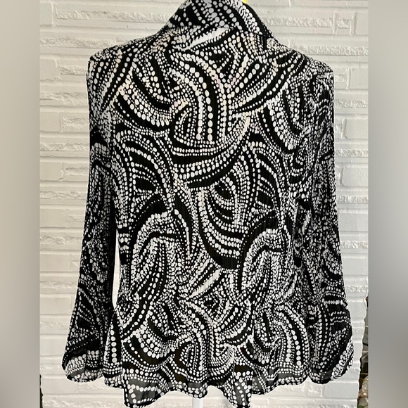 Allison Taylor blouse with flared cuffs - Picture 4 of 7